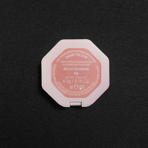 FENTY Rich Hunnie Demi Glow Light Diffusing Highlighter — Full Size 4.5 g - Picture 5 of 7